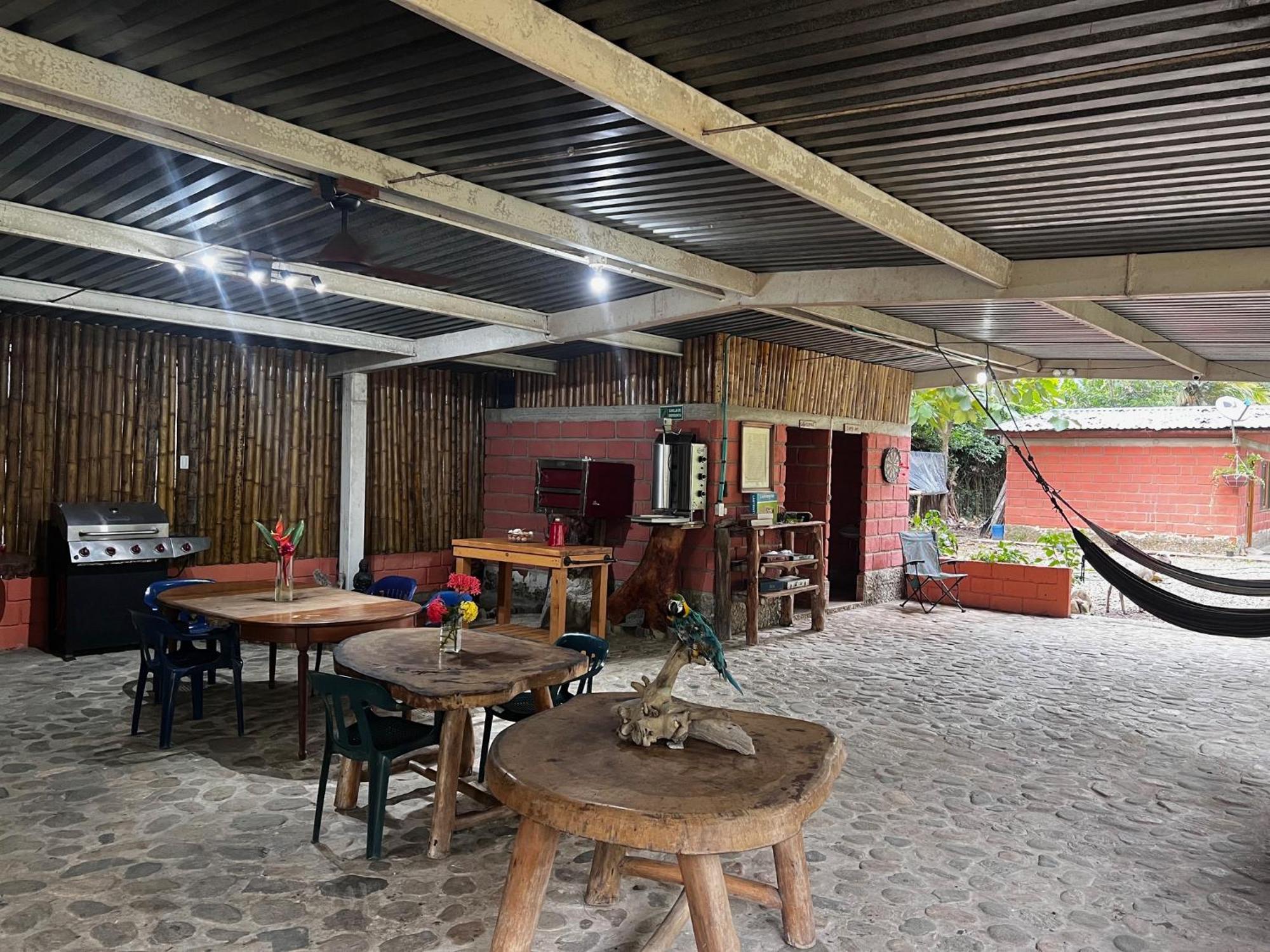 Хостел Hacienda Valencia Гуачака Экстерьер фото