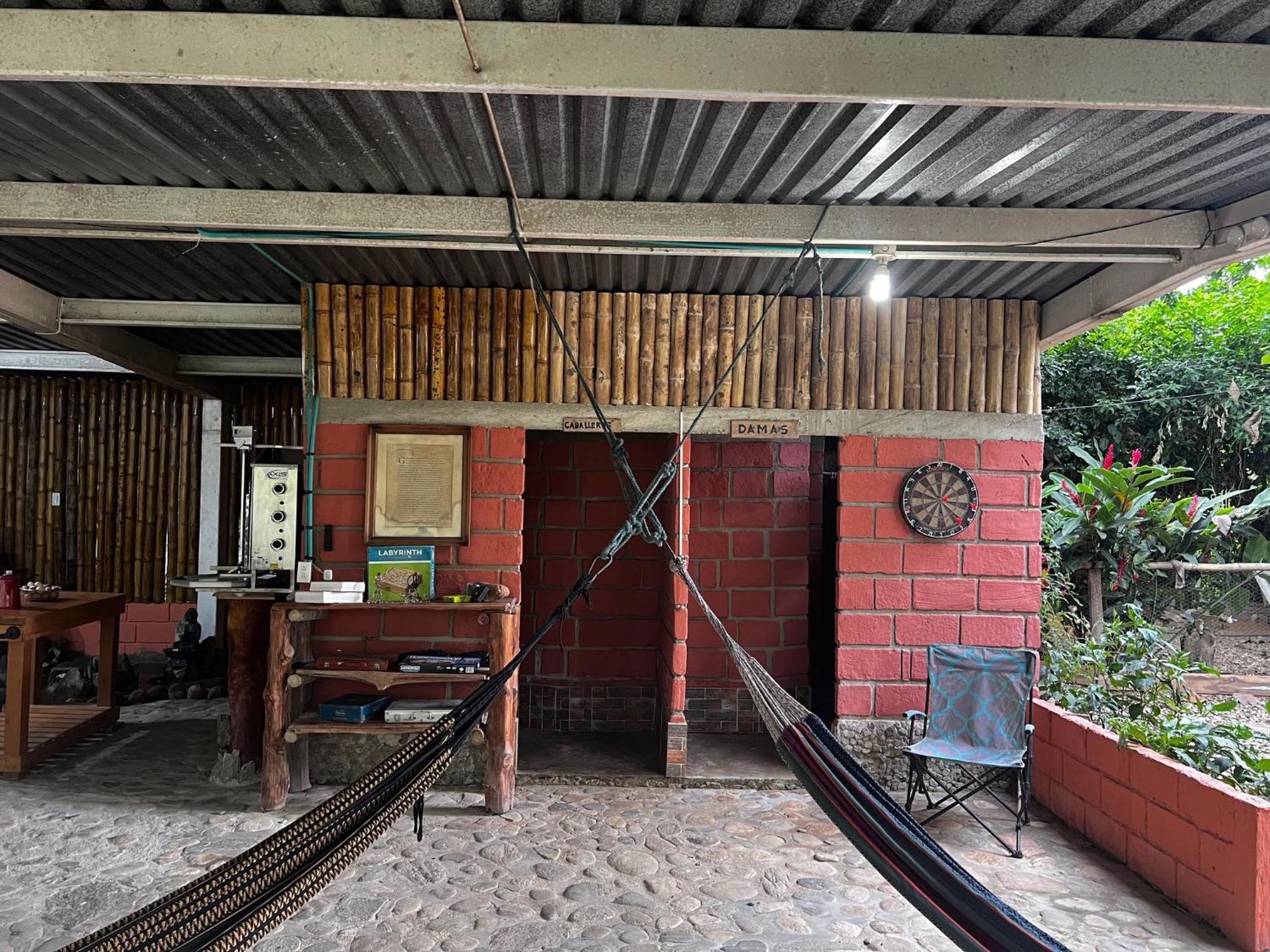 Хостел Hacienda Valencia Гуачака Экстерьер фото